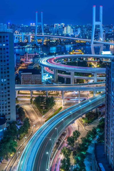 城市交通与城市景观在中国上海的夜景